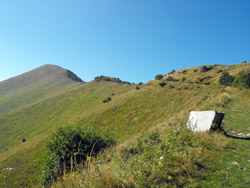 Passo Terrabiotta (1610 m) | Randonnée au mont San Primo
