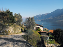 Via per San Giorgio (270 m) - Onno | Montée au Monte Megna à partir d'Onno