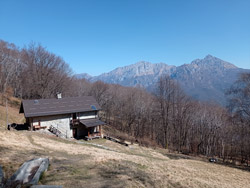 Alpe di Piano (940 m) - Valbrona | Montée au Monte Megna à partir d'Onno