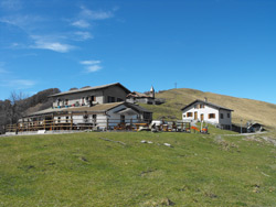 Refuge de l'Alpe di Colonno (1320 m) | Excursion de Pigra à Monte Costone