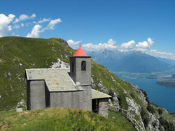 Église de San Bernardo (1095 m) - Dongo | De Dongo au Sasso di Musso