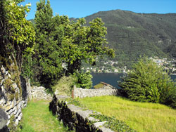 Via per Piazzaga (350 m) - Torno | Excursion de Torno à Pietra Pendula