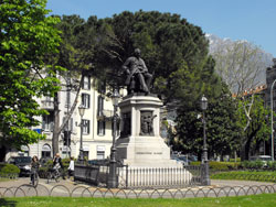 Monument à Alessandro Manzoni - Lecco