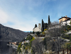 Église de San Giorgio in Mandello del Lario sur le sentier du Viandante (Voyageur)