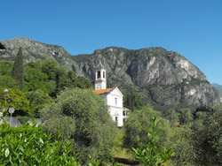 L'église des Santi Nabore et Felice (250 m) | Excursion de Griante au Sasso (Rocher) de San Martino